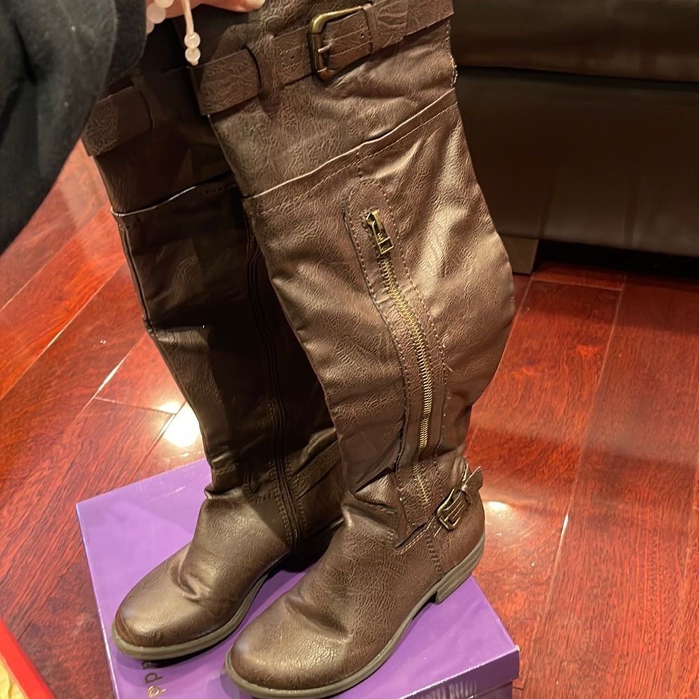Zip up boots